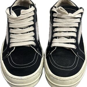 Stylish Black and White Men's Sneakers